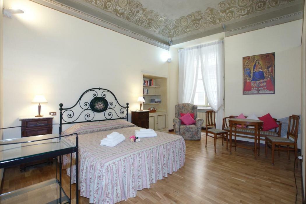Residenza D'Epoca Montanini Bed & Breakfast Siena Exterior photo